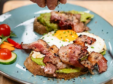 Frühstück . Bäcker Elixhausen bei Salzburg